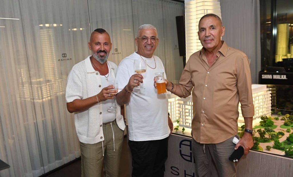 מימין אלי גקי ויורם אביסרור צילום יחצ