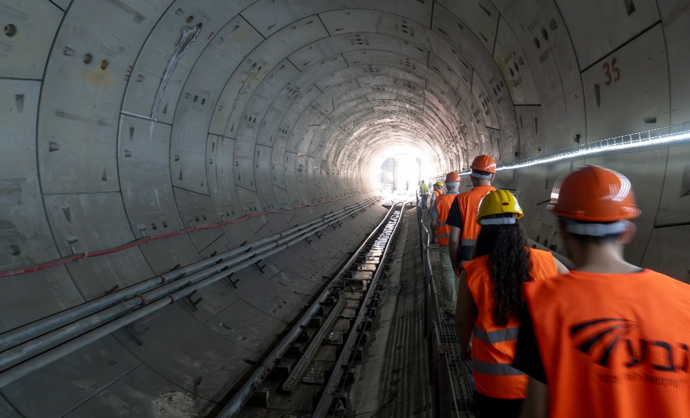סיור באירוע "בתים מבפנים" 2025 שנערך בשיתוף עיריית תל אביב-יפו. צלם: דניאל חנוך.