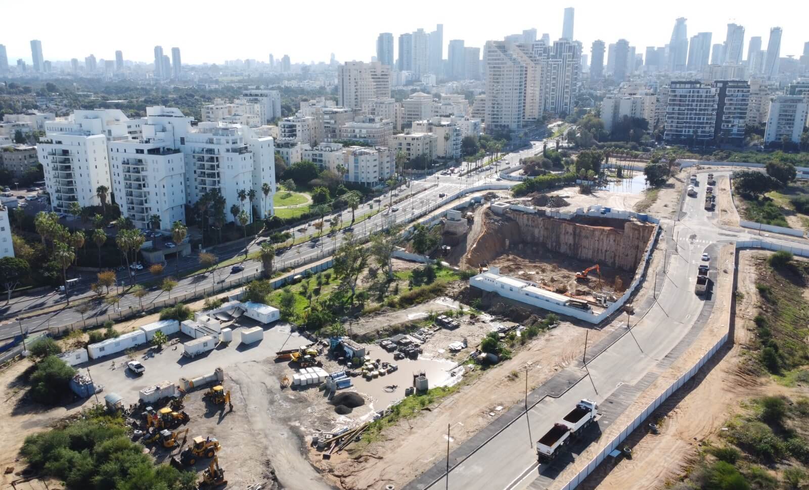 עבודות חפירה ודיפון במגרש 101 - פרוייקט Ashira מתחם אשכול שדה דב