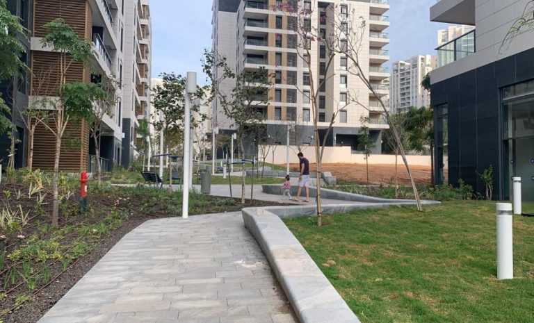 חצר בזיקת הנאה צילום: טניה גולדרייך